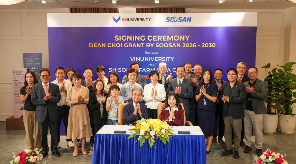 Chủ tịch và gia đình trao học bổng tại Vinuniversity